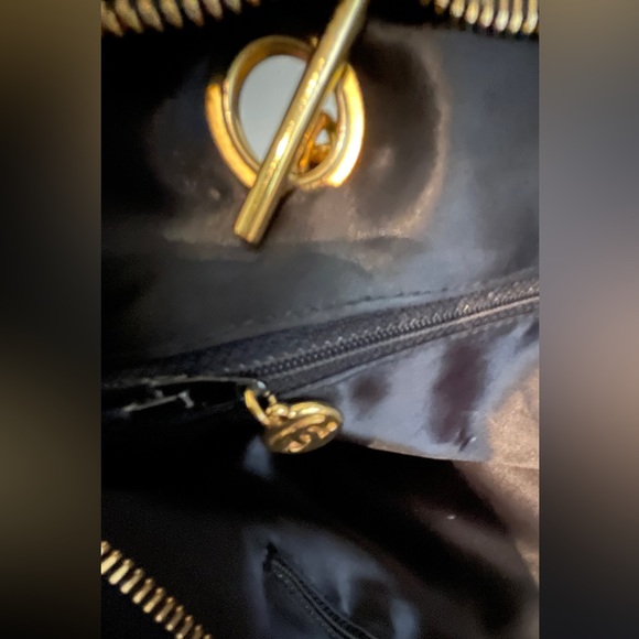 Chanel  Caviar Tote with Gold Hardware dust bag and card No Callouts EUC - Picture 12 of 13